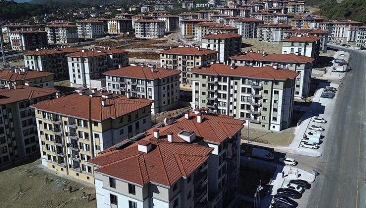 Hatay’da depremzedeler yeni konutlarına yerleşiyor