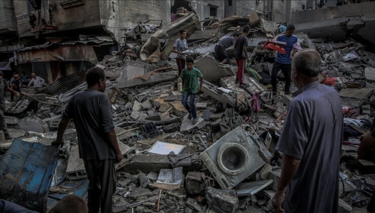 İsrail’in Gazze’ye saldırıları sonucu aralarında yardım bekleyenlerin de bulunduğu 21 Filistinli hayatını kaybetti