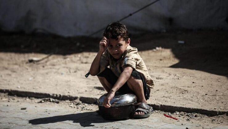 UNICEF, Gazze’de ateşkese rağmen yeterli gıdaya erişemeden aç uyuyan binlerce çocuğun bulunduğunu bildirdi