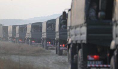 Düşen askeri uçağın enkazı tırlarla yurda getirildi 