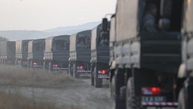 Düşen askeri uçağın enkazı tırlarla yurda getirildi 