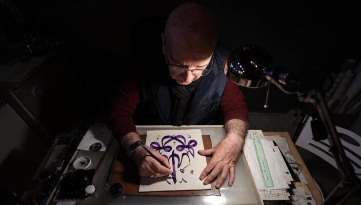 Emekli öğretmen hayranlık duyduğu hat sanatını öğrenip atölye kurdu