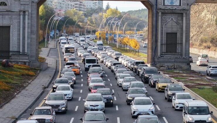 Ankara’da artan trafik sorununa araç sürücüleri tepkili