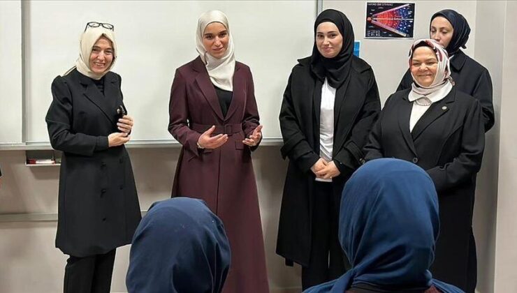 Suriye Cumhurbaşkanı Şara’nın eşi Latife El Durubi’den Kadıköy Anadolu İmam Hatip Lisesi’ne ziyaret