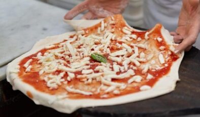İtalyanların dünyaca ünlü yemeği: Pizza