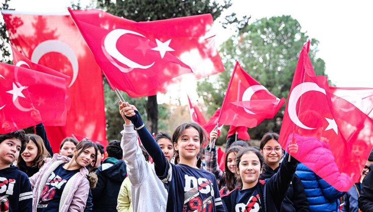 Okullarda yarıyıl tatilinin ardından “Bayrak Sevgisi” temasıyla ilk ders zili çaldı