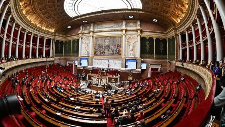 Fransa’da aşırı sağcılar hükümetin enerji stratejisine karşı gensoru önergesi verdi