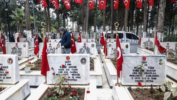 Ramazan Bayramı arifesinde şehitlikler ziyaret edildi