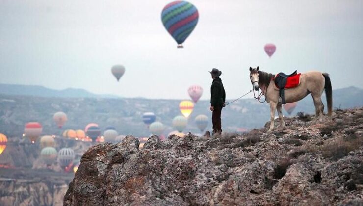 “Yamaçların Atlısı” Kapadokya’yı at sırtında keşfediyor