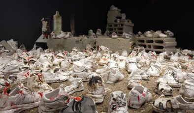 Kalyon Kültür’de Filistin’e destek amacıyla “Sessiz Ayakkabılar” sergisi açıldı