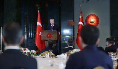 Cumhurbaşkanı Erdoğan: Hakikat savaşı verdiğimiz bu dönemde, medya kuruluşlarımızın daha etkili olmasını bekliyoruz