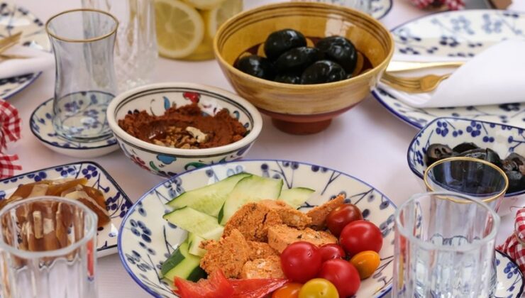 Uzmanlardan ramazan sonrası “öğün düzenine kademeli dönüş” önerisi