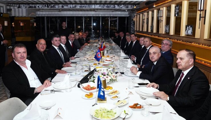 A Milli Futbol Takımı’nın Romanya karşılaşması öncesinde resmi maç yemeği düzenlendi