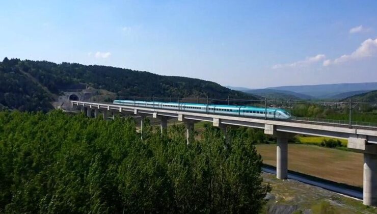 Bakan Uraloğlu, bugüne kadar yaklaşık 110 milyon yolcunun YHT ile seyahat ettiğini bildirdi