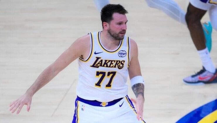 NBA’de Lakers, Rockets’ı yenerek art arda 6. galibiyetine ulaştı