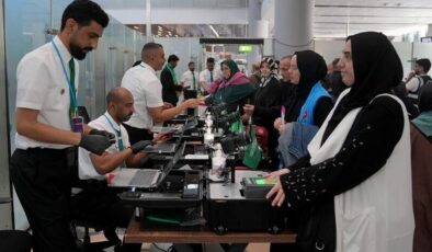 Türk hacı adayları “Mekke Yolu” projesi ile kutsal topraklara gitti