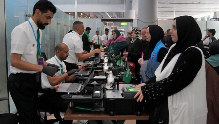Türk hacı adayları “Mekke Yolu” projesi ile kutsal topraklara gitti