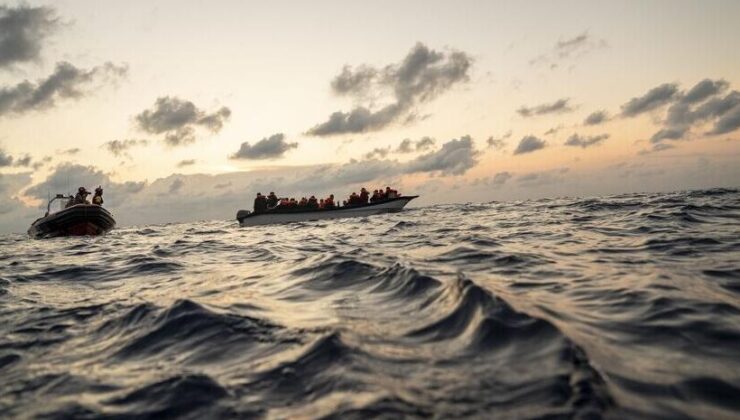 Libya’nın doğu açıklarında zor durumdaki 404 düzensiz göçmen kurtarıldı