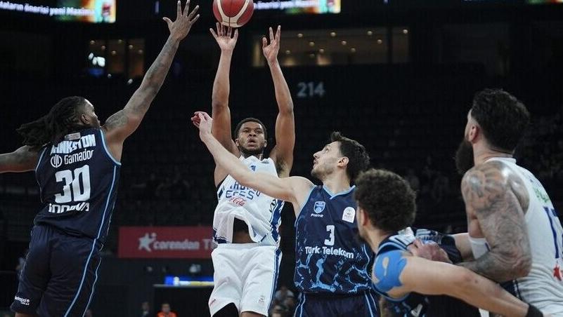 Anadolu Efes, konuk ettiği Türk Telekom’u 101-91 yendi