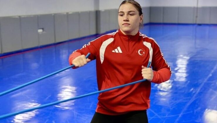 Milli güreşçi Beyza Nur Akkuş’un madalya sevinci