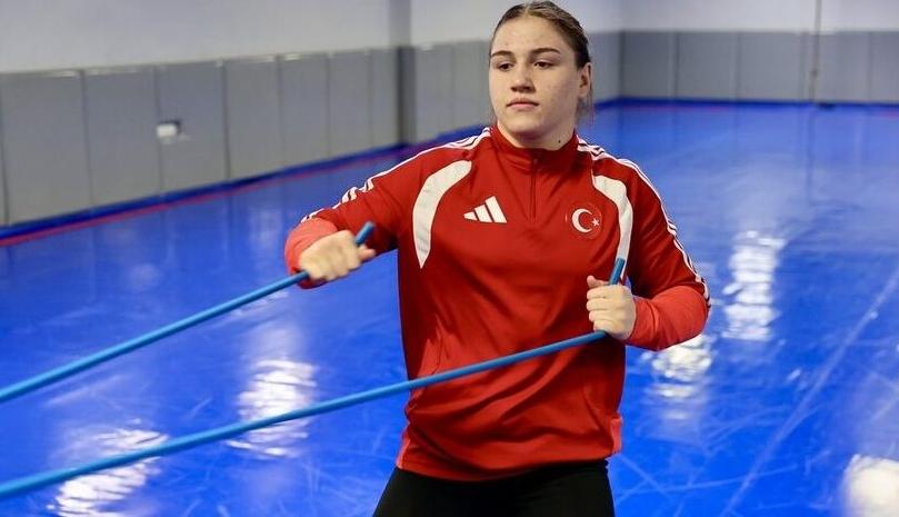 Milli güreşçi Beyza Nur Akkuş’un madalya sevinci