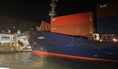 Sarıyer’de karaya oturan konteyner gemisi kurtarıldı