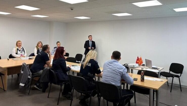 Üsküp Yunus Emre Enstitüsü, havalimanı personeli ile gümrük memurlarına Türkçe öğretiyor