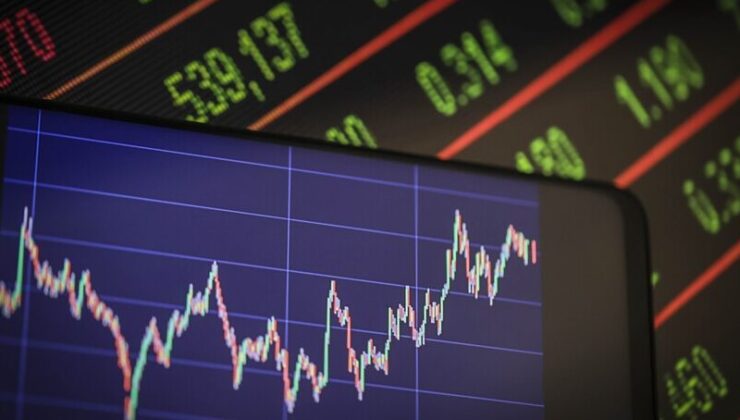 Van’ın Saray ilçesinde sahipsiz köpeklerin saldırısı sonucu yaşamını yitiren 5 yaşındaki Hamza Özsoy’un cenazesi toprağa verildi.