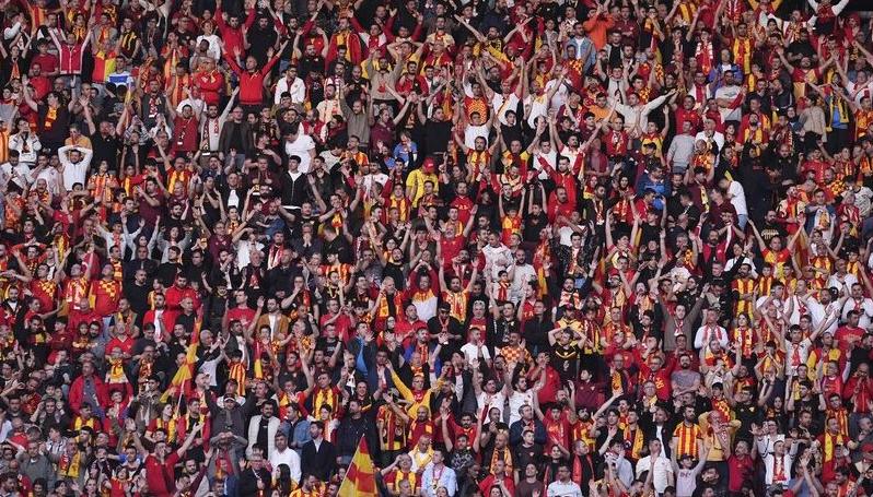 Galatasaray-Fenerbahçe derbisinin öncelikli bilet satışları başladı