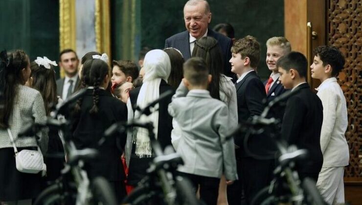 Cumhurbaşkanı Erdoğan çocuklarla bir araya geldi