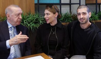 Cumhurbaşkanı Erdoğan, Beyoğlu’nda bir kafede vatandaşlarla sohbet etti