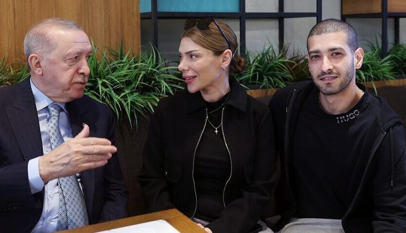 Cumhurbaşkanı Erdoğan, Beyoğlu’nda bir kafede vatandaşlarla sohbet etti