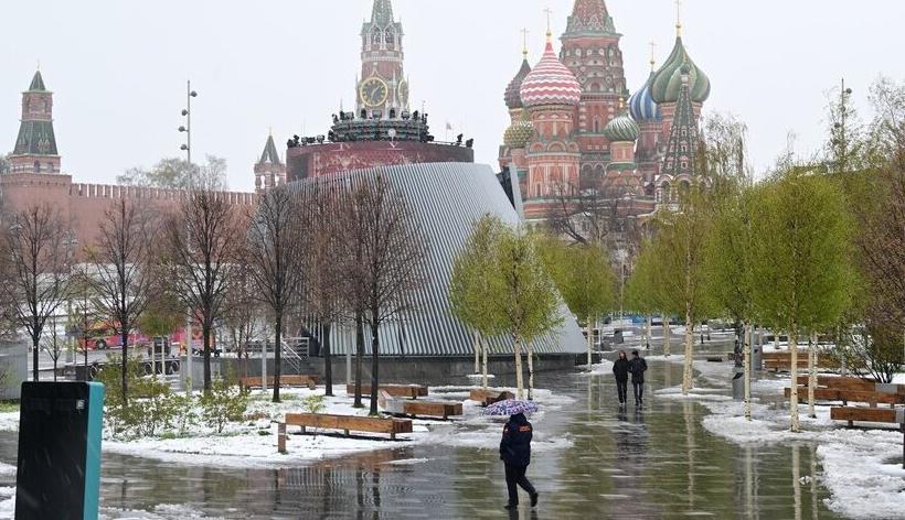 Moskova bölgesinde kar yağışı hayatı olumsuz etkiledi