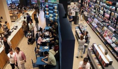 Tahran’daki “Kafe-Kitap”, 6 bin kitap arasında özgün konseptiyle farklı bir deneyim sunuyor