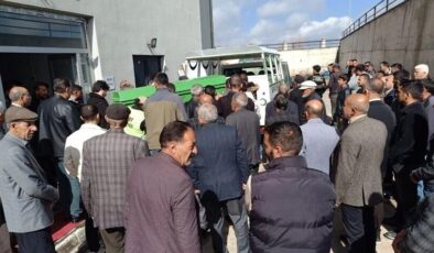 Van’da sahipsiz köpeklerin saldırısında hayatını kaydeden çocuğun cenazesi defnedildi