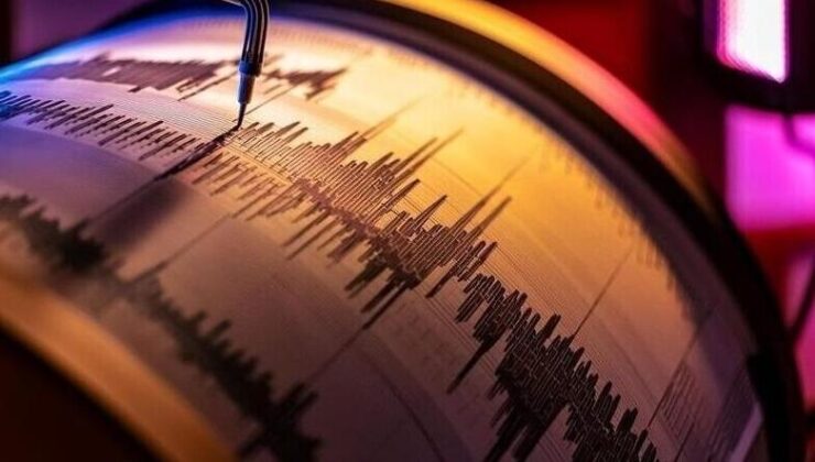 Endonezya açıklarında 7,4 büyüklüğünde deprem meydana geldi