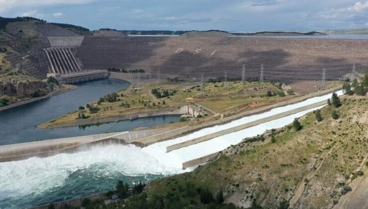Atatürk Barajı’nda tahliye kapakları 7 yıl sonra açıldı