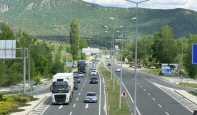 D-100 kara yolunun Çankırı kesiminde ağır tonajlı araçların geçişi 1 Haziran’a kadar yasaklandı