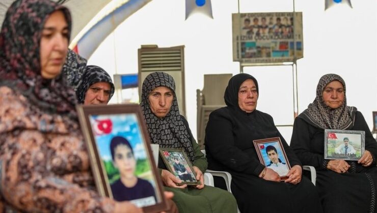 Diyarbakır anneleri, Anneler Günü’nde evlatlarından gelecek müjdeli haberi bekliyor