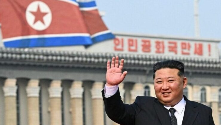 Kuzey Kore lideri Kim, mühimmat üretim tesisinde yeni nesil obüs taşıyıcısını inceledi