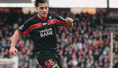Türk futbolcu Aral Şimşir, Danimarka Süper Ligi’nde “Yılın Profili” seçildi