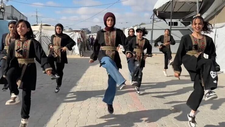 Gazzeli kız çocukları İsrail saldırılarının psikolojik etkilerini “debke”yle atmaya çalışıyor