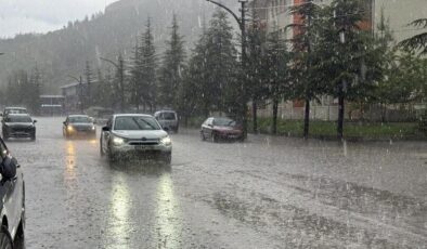 Gümüşhane’de sağanak ve dolu etkili oldu