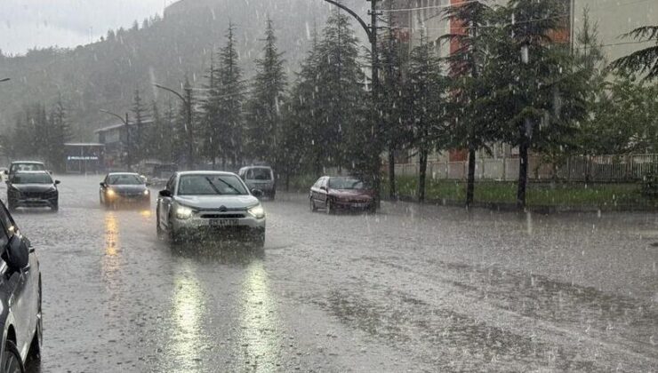 Gümüşhane’de sağanak ve dolu etkili oldu