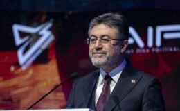 Bakan Yumaklı: Yapay zeka, robotik uygulamalar ve insansız hava araçlarını üretim süreçlerimize entegre ediyoruz