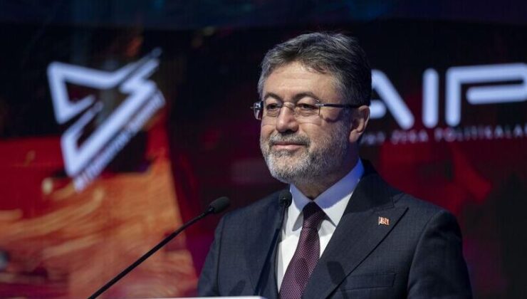 Bakan Yumaklı: Yapay zeka, robotik uygulamalar ve insansız hava araçlarını üretim süreçlerimize entegre ediyoruz