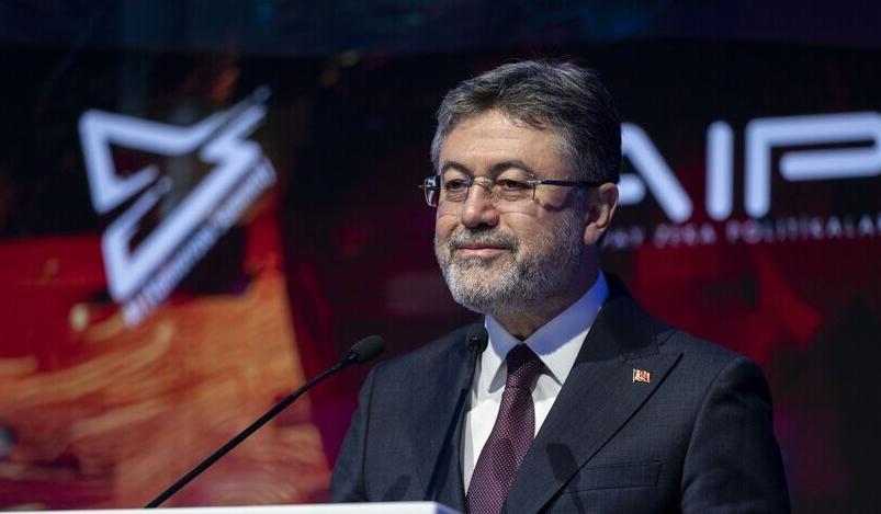 Bakan Yumaklı: Yapay zeka, robotik uygulamalar ve insansız hava araçlarını üretim süreçlerimize entegre ediyoruz