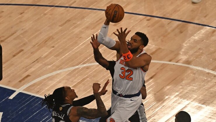 Knicks, NBA finallerinin en büyük geri dönüşünü yaparak Spurs’ü mağlup etti