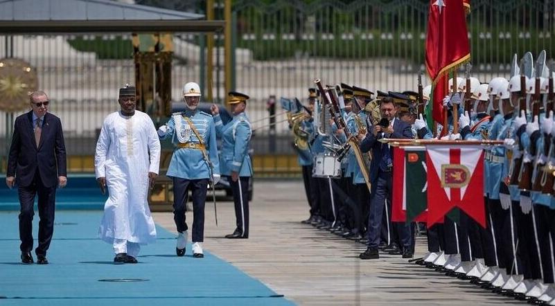 Cumhurbaşkanı Erdoğan, Nijer Cumhurbaşkanı Tchiani’yi resmi törenle karşıladı