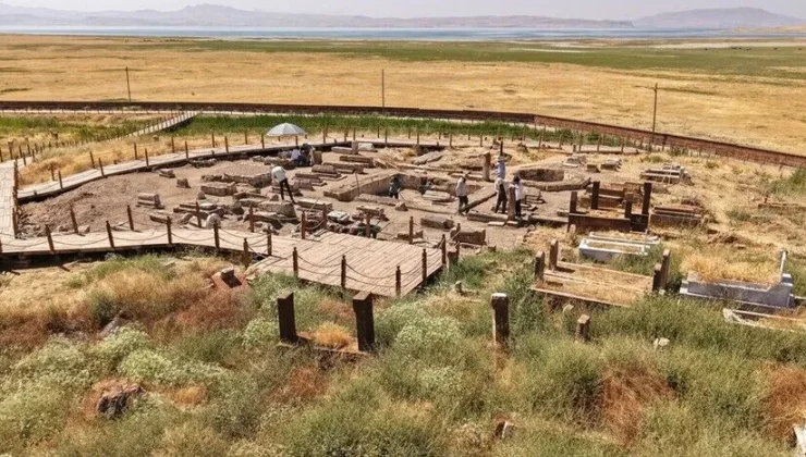 Van’da Çelebibağı Selçuklu Mezarlığı’ndaki tarihi taşlar restore ediliyor